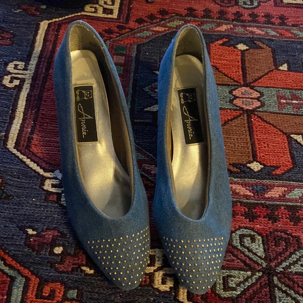 Annie size 8 denim with gold color accents